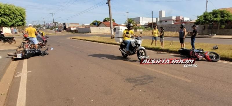 Condutores foram socorridos após colisão entre motos nesta manhã em Rolim de Moura Condutores foram socorridos após colisão entre motos nesta manhã em Rolim de Moura