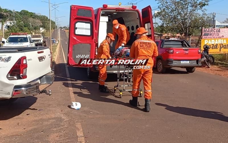Duas mulheres foram socorridas após colisão entre caminhonete e moto nesta manhã em Rolim de Moura Duas mulheres foram socorridas após colisão entre caminhonete e moto nesta manhã em Rolim de Moura