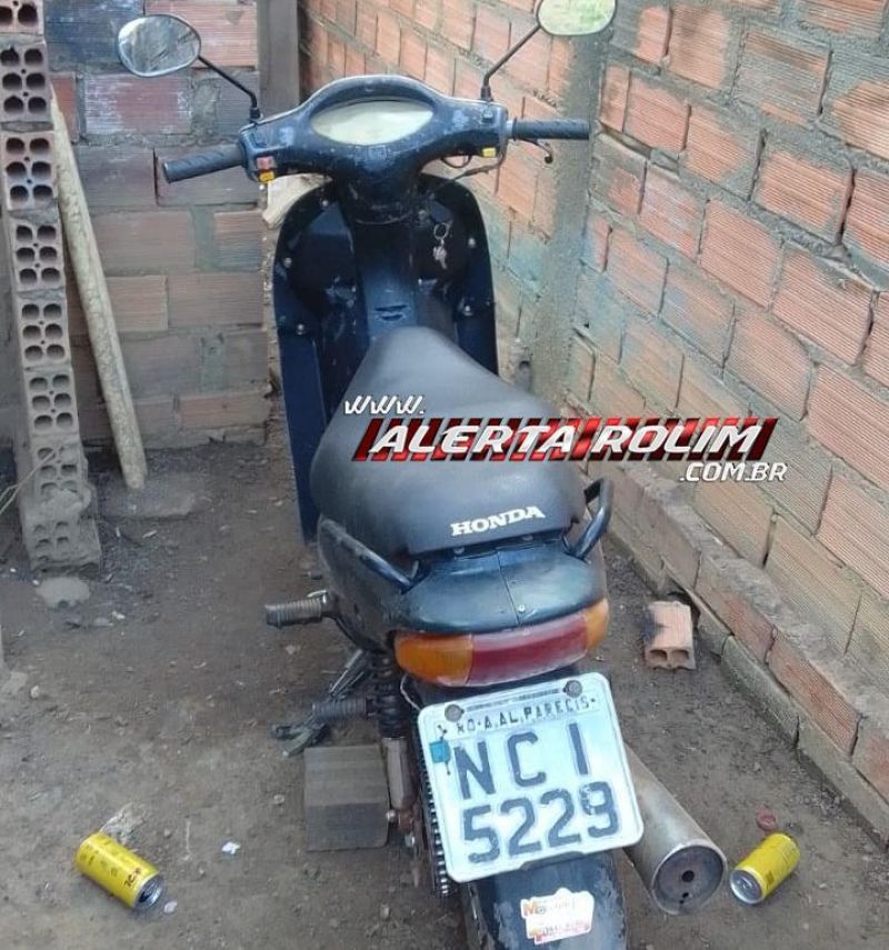 Durante ação em conjunto entre PM e PC, veículo furtado foi recuperado e uma mulher, acusada de traficar drogas foi presa em Rolim de Moura Durante ação em conjunto entre PM e PC, veículo furtado foi recuperado e uma mulher, acusada de traficar drogas foi presa em Rolim de Moura