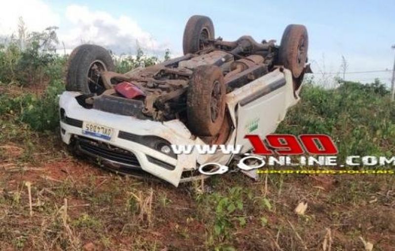 Funcionário de lavador capotou caminhonete enquanto ia levar veículo para proprietário, em Alta Floresta do Oeste Funcionário de lavador capotou caminhonete enquanto ia levar veículo para proprietário, em Alta Floresta do Oeste