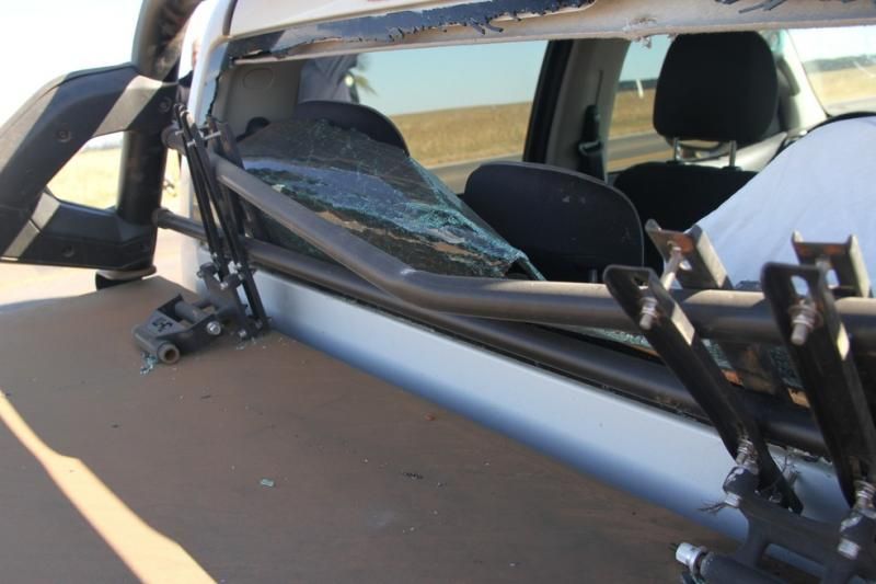 Menino de 9 anos morreu após peça caminhão se soltar e atingir carro da família na BR-364 em MT Menino de 9 anos morreu após peça caminhão se soltar e atingir carro da família na BR-364 em MT