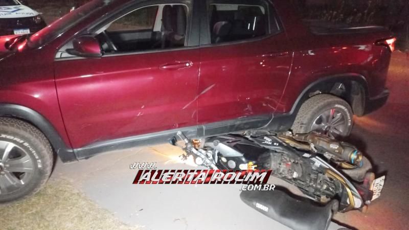 Moto foi parar embaixo de carro durante acidente nesta noite em Rolim de Moura Moto foi parar embaixo de carro durante acidente nesta noite em Rolim de Moura