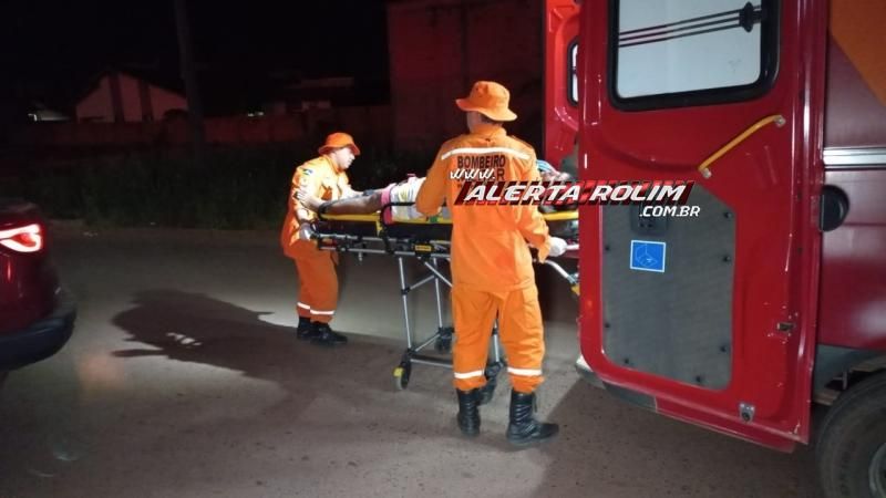 Moto foi parar embaixo de carro durante acidente nesta noite em Rolim de Moura Moto foi parar embaixo de carro durante acidente nesta noite em Rolim de Moura