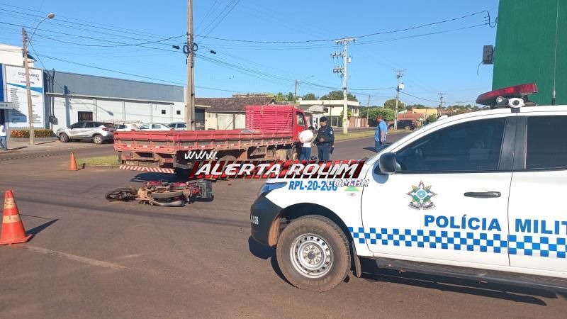 Motociclista foi arrastado por caminhão em grave acidente nesta manhã em Rolim de Moura Motociclista foi arrastado por caminhão em grave acidente nesta manhã em Rolim de Moura