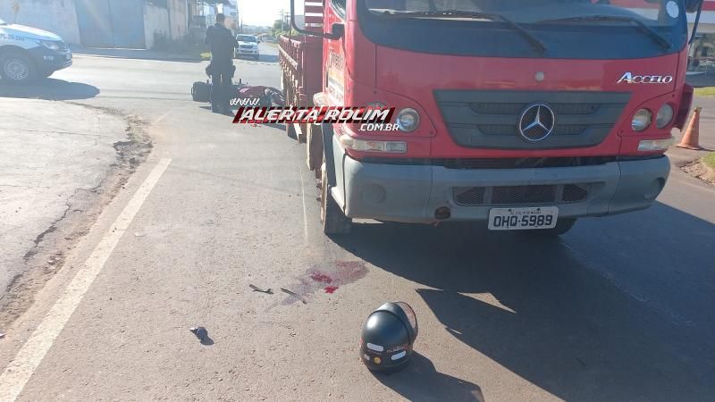 Motociclista foi arrastado por caminhão em grave acidente nesta manhã em Rolim de Moura Motociclista foi arrastado por caminhão em grave acidente nesta manhã em Rolim de Moura