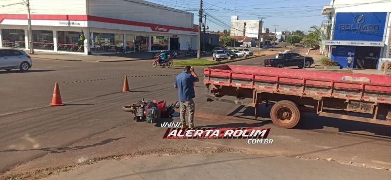 Motociclista foi arrastado por caminhão em grave acidente nesta manhã em Rolim de Moura Motociclista foi arrastado por caminhão em grave acidente nesta manhã em Rolim de Moura