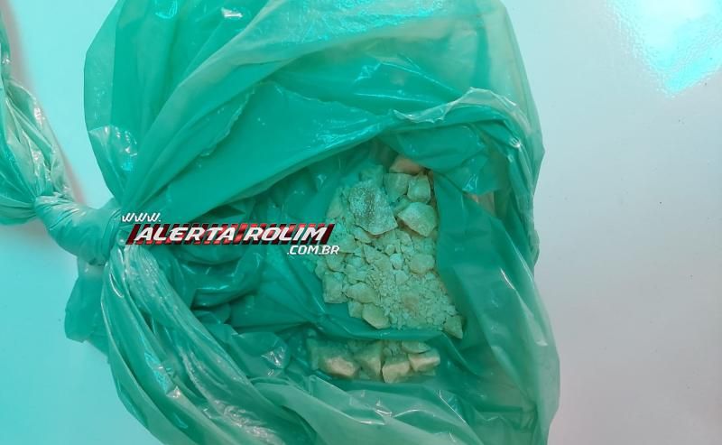 Mulher acusada por crime de tráfico de drogas foi presa em Rolim de Moura, durante mais uma ação conjunta entre a PM e PC Mulher acusada por crime de tráfico de drogas foi presa em Rolim de Moura, durante mais uma ação conjunta entre a PM e PC
