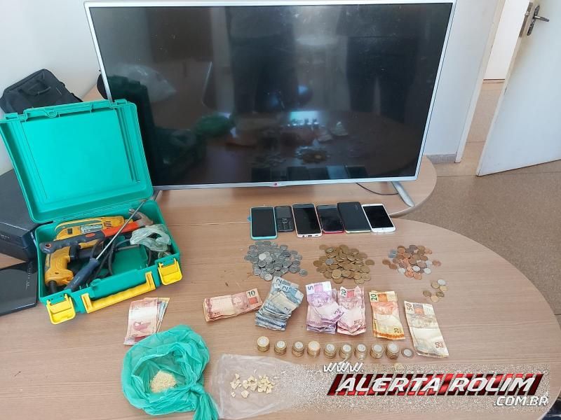 Mulher acusada por crime de tráfico de drogas foi presa em Rolim de Moura, durante mais uma ação conjunta entre a PM e PC Mulher acusada por crime de tráfico de drogas foi presa em Rolim de Moura, durante mais uma ação conjunta entre a PM e PC