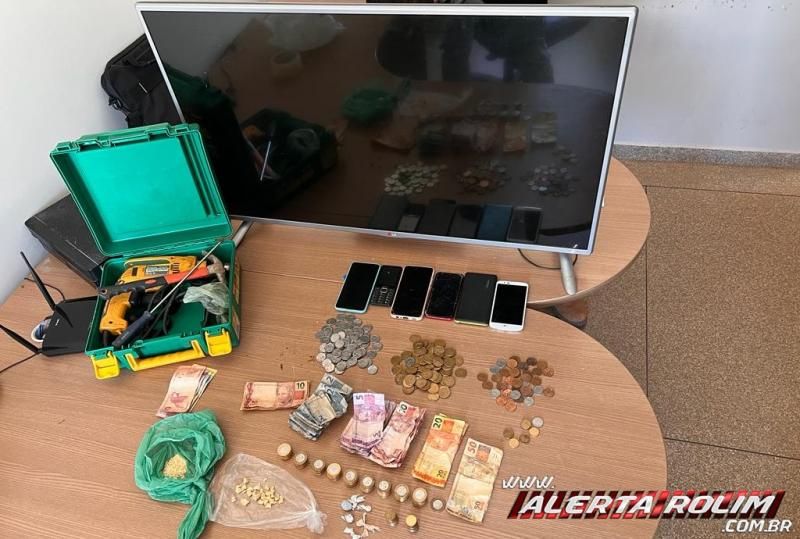 Mulher acusada por crime de tráfico de drogas foi presa em Rolim de Moura, durante mais uma ação conjunta entre a PM e PC Mulher acusada por crime de tráfico de drogas foi presa em Rolim de Moura, durante mais uma ação conjunta entre a PM e PC
