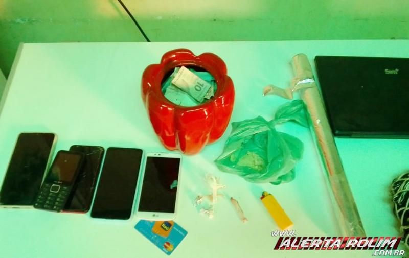 Mulher acusada por crime de tráfico de drogas foi presa em Rolim de Moura, durante mais uma ação conjunta entre a PM e PC Mulher acusada por crime de tráfico de drogas foi presa em Rolim de Moura, durante mais uma ação conjunta entre a PM e PC