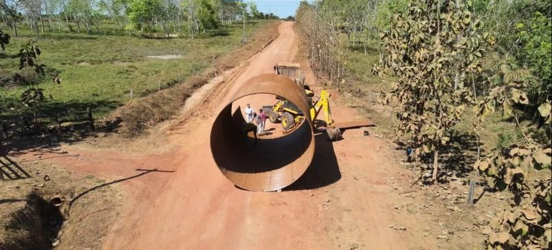 Ponte de madeira será substituída por tubo de aço na linha 200 lado sul Ponte de madeira será substituída por tubo de aço na linha 200 lado sul