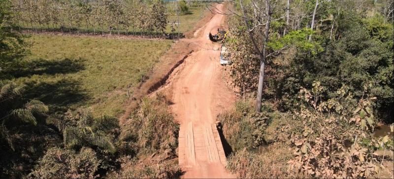 Ponte de madeira será substituída por tubo de aço na linha 200 lado sul Ponte de madeira será substituída por tubo de aço na linha 200 lado sul