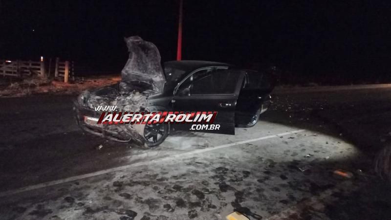 Violenta colisão entre dois carros foi registrada na RO 479 em Rolim de Moura; vítimas sofreram fraturas Violenta colisão entre dois carros foi registrada na RO 479 em Rolim de Moura; vítimas sofreram fraturas