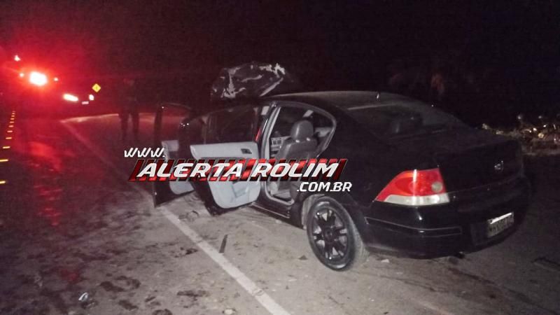 Violenta colisão entre dois carros foi registrada na RO 479 em Rolim de Moura; vítimas sofreram fraturas Violenta colisão entre dois carros foi registrada na RO 479 em Rolim de Moura; vítimas sofreram fraturas