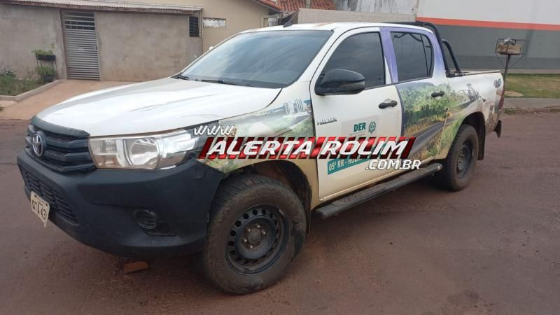 Acidente envolvendo moto e caminhonete do DER deixou mulher ferida nesta tarde em Rolim de Moura Acidente envolvendo moto e caminhonete do DER deixou mulher ferida nesta tarde em Rolim de Moura