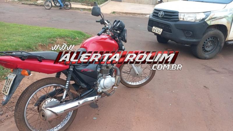 Acidente envolvendo moto e caminhonete do DER deixou mulher ferida nesta tarde em Rolim de Moura Acidente envolvendo moto e caminhonete do DER deixou mulher ferida nesta tarde em Rolim de Moura