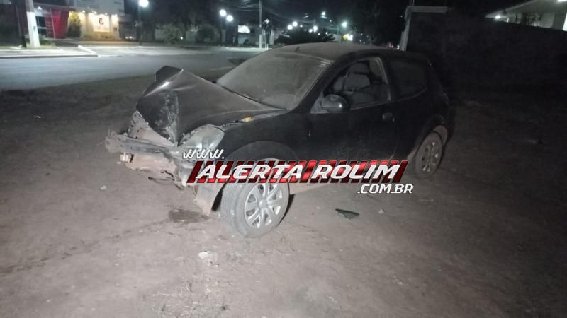 Acidente de trânsito envolvendo carro e moto foi registrado na noite de domingo em Rolim de Moura Acidente de trânsito envolvendo carro e moto foi registrado na noite de domingo em Rolim de Moura