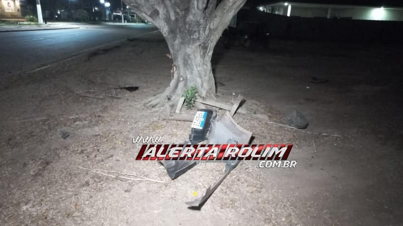Acidente de trânsito envolvendo carro e moto foi registrado na noite de domingo em Rolim de Moura Acidente de trânsito envolvendo carro e moto foi registrado na noite de domingo em Rolim de Moura