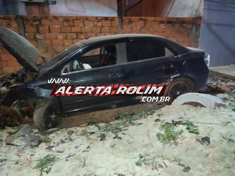Acidente de trânsito envolvendo carro e moto foi registrado no bairro Cidade Alta em Rolim de Moura Acidente de trânsito envolvendo carro e moto foi registrado no bairro Cidade Alta em Rolim de Moura