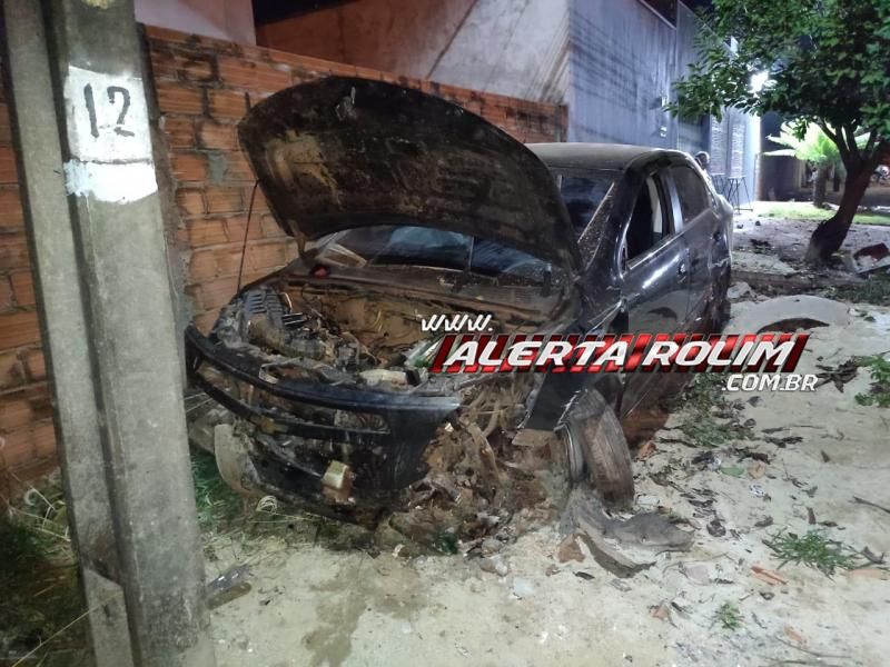 Acidente de trânsito envolvendo carro e moto foi registrado no bairro Cidade Alta em Rolim de Moura Acidente de trânsito envolvendo carro e moto foi registrado no bairro Cidade Alta em Rolim de Moura
