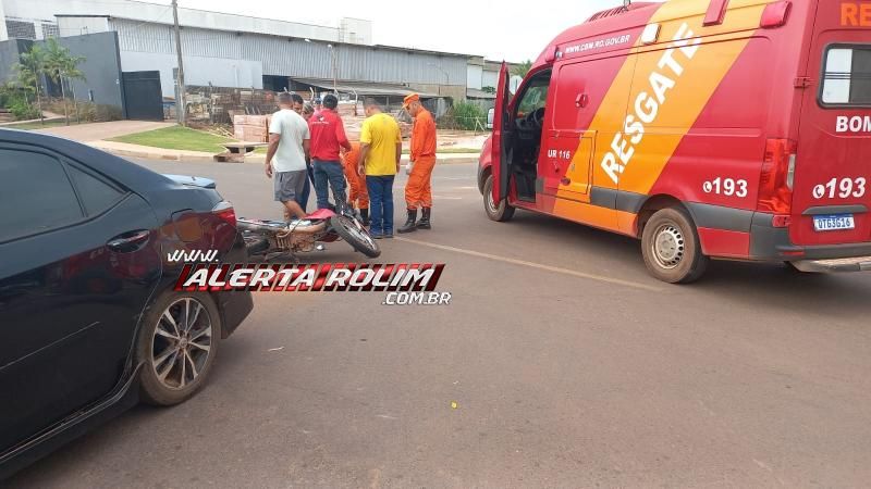 Acidente de trânsito envolvendo carro e moto foi registrado no Centro de Rolim de Moura Acidente de trânsito envolvendo carro e moto foi registrado no Centro de Rolim de Moura