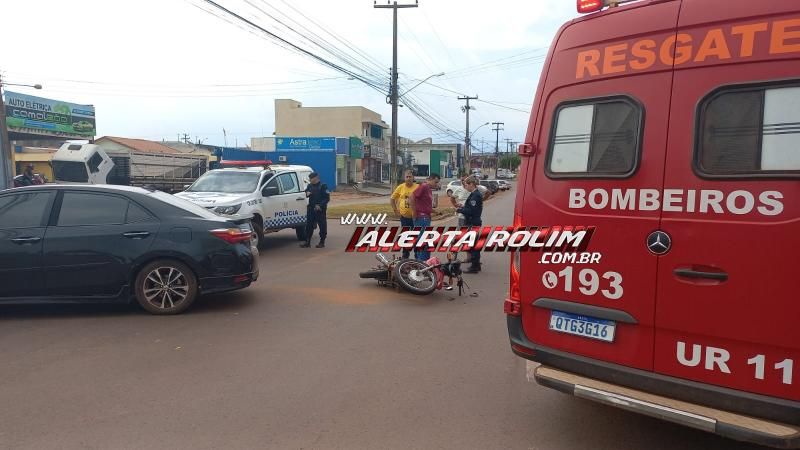 Acidente de trânsito envolvendo carro e moto foi registrado no Centro de Rolim de Moura Acidente de trânsito envolvendo carro e moto foi registrado no Centro de Rolim de Moura