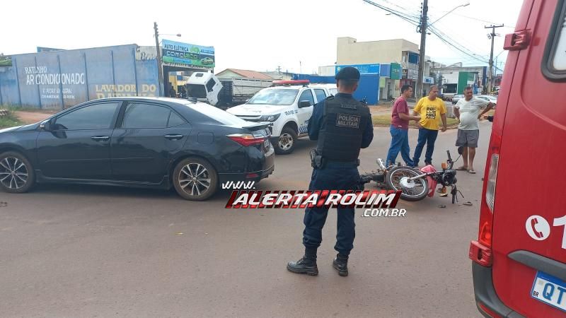 Acidente de trânsito envolvendo carro e moto foi registrado no Centro de Rolim de Moura Acidente de trânsito envolvendo carro e moto foi registrado no Centro de Rolim de Moura