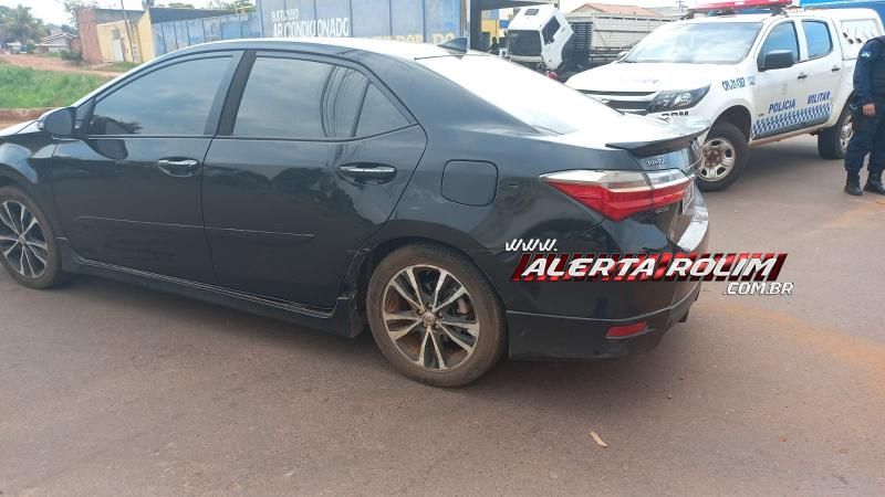 Acidente de trânsito envolvendo carro e moto foi registrado no Centro de Rolim de Moura Acidente de trânsito envolvendo carro e moto foi registrado no Centro de Rolim de Moura