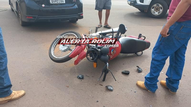 Acidente de trânsito envolvendo carro e moto foi registrado no Centro de Rolim de Moura Acidente de trânsito envolvendo carro e moto foi registrado no Centro de Rolim de Moura