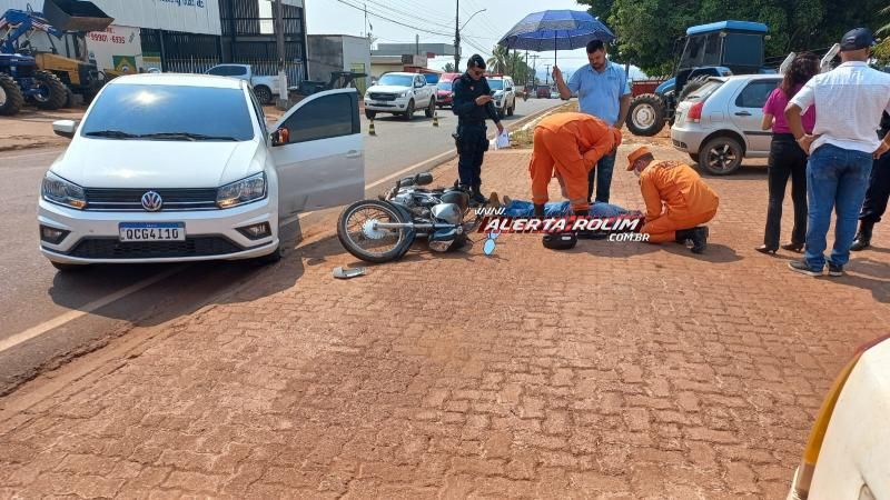 Acidente de trânsito envolvendo moto e carro deixou motociclista ferido nesta manhã em Rolim de Moura Acidente de trânsito envolvendo moto e carro deixou motociclista ferido nesta manhã em Rolim de Moura