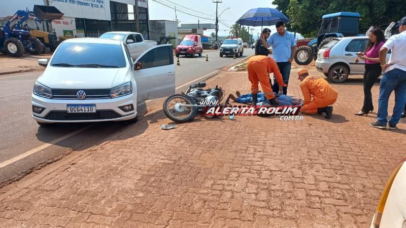 Acidente de trânsito envolvendo moto e carro deixou motociclista ferido nesta manhã em Rolim de Moura Acidente de trânsito envolvendo moto e carro deixou motociclista ferido nesta manhã em Rolim de Moura