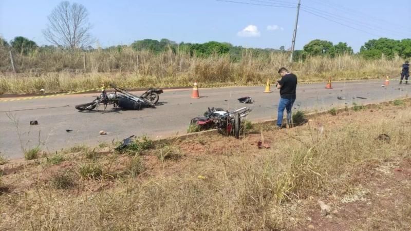 Acidente envolvendo carro e moto foi registrado na RO-010, em Pimenta Bueno Acidente envolvendo carro e moto foi registrado na RO-010, em Pimenta Bueno