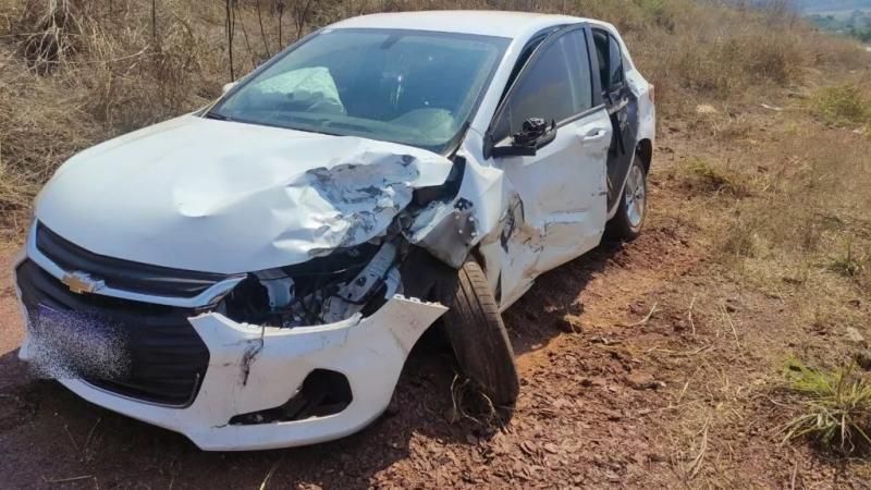 Acidente envolvendo carro e moto foi registrado na RO-010, em Pimenta Bueno Acidente envolvendo carro e moto foi registrado na RO-010, em Pimenta Bueno