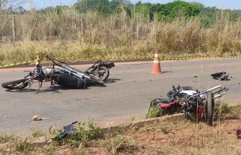 Acidente envolvendo carro e moto foi registrado na RO-010, em Pimenta Bueno Acidente envolvendo carro e moto foi registrado na RO-010, em Pimenta Bueno