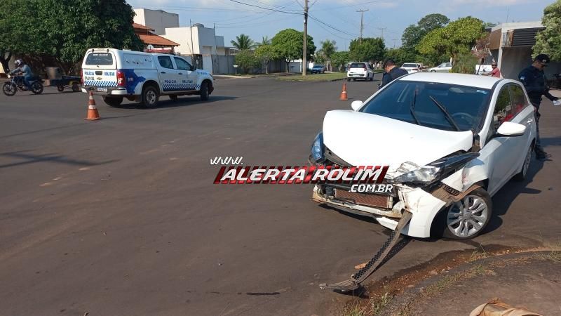 Colisão entre dois carros foi registrada nesta tarde em Rolim de Moura Colisão entre dois carros foi registrada nesta tarde em Rolim de Moura