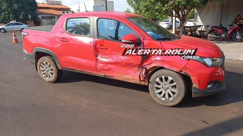 Colisão entre dois carros foi registrada nesta tarde em Rolim de Moura Colisão entre dois carros foi registrada nesta tarde em Rolim de Moura