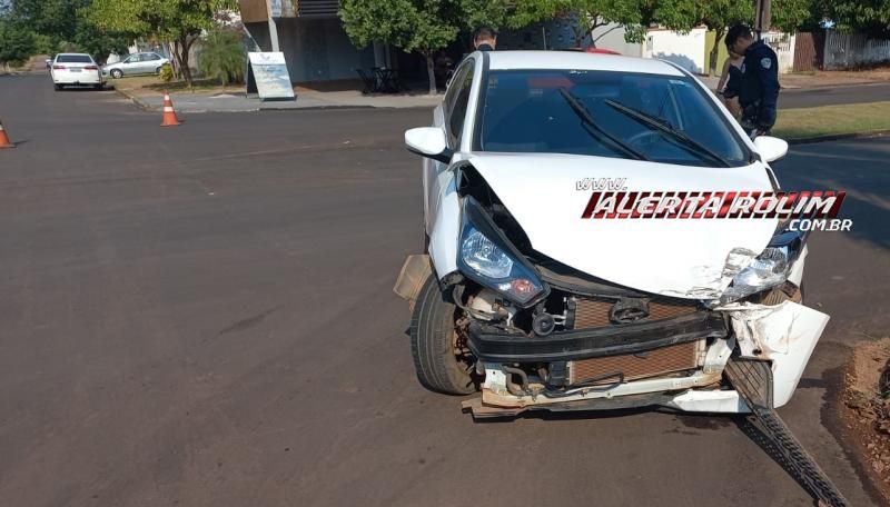 Colisão entre dois carros foi registrada nesta tarde em Rolim de Moura Colisão entre dois carros foi registrada nesta tarde em Rolim de Moura