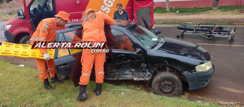 Colisão entre dois carros foi registrada no domingo no bairro Planalto em Rolim de Moura Colisão entre dois carros foi registrada no domingo no bairro Planalto em Rolim de Moura