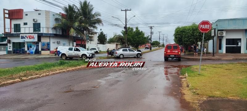 Colisão entre dois carros foi registrada no domingo no bairro Planalto em Rolim de Moura Colisão entre dois carros foi registrada no domingo no bairro Planalto em Rolim de Moura