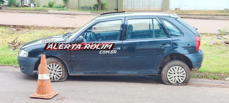 Colisão entre dois carros foi registrada no domingo no bairro Planalto em Rolim de Moura Colisão entre dois carros foi registrada no domingo no bairro Planalto em Rolim de Moura