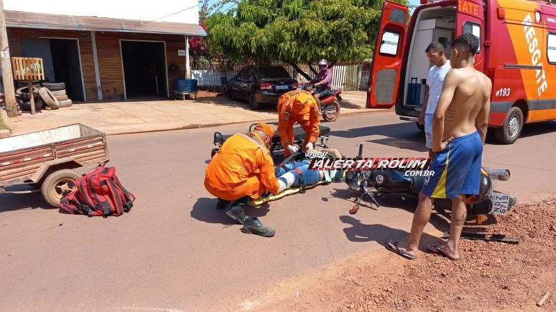 Colisão entre duas motos deixou homem com fratura na perna neste sábado em Rolim de Moura Colisão entre duas motos deixou homem com fratura na perna neste sábado em Rolim de Moura