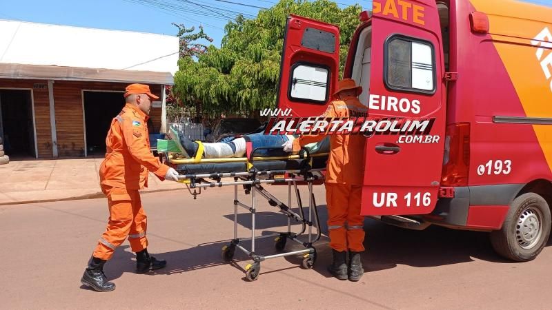 Colisão entre duas motos deixou homem com fratura na perna neste sábado em Rolim de Moura Colisão entre duas motos deixou homem com fratura na perna neste sábado em Rolim de Moura