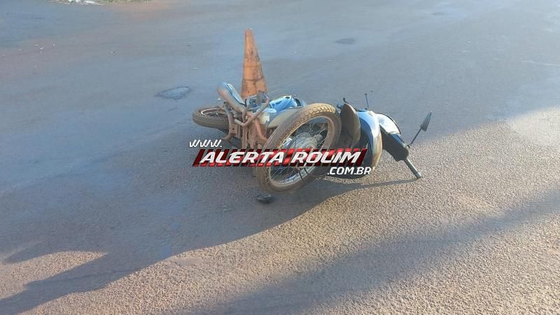 Colisão entre moto e caminhonete deixou mulher ferida nesta manhã em Rolim de Moura Colisão entre moto e caminhonete deixou mulher ferida nesta manhã em Rolim de Moura