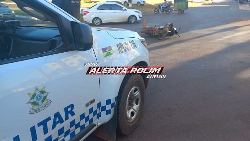 Colisão entre moto e caminhonete deixou mulher ferida nesta manhã em Rolim de Moura Colisão entre moto e caminhonete deixou mulher ferida nesta manhã em Rolim de Moura