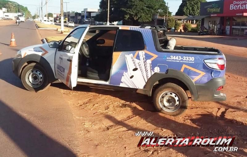 Condutor de moto foi socorrido após colisão com carro nesta manhã em Rolim de Moura Condutor de moto foi socorrido após colisão com carro nesta manhã em Rolim de Moura