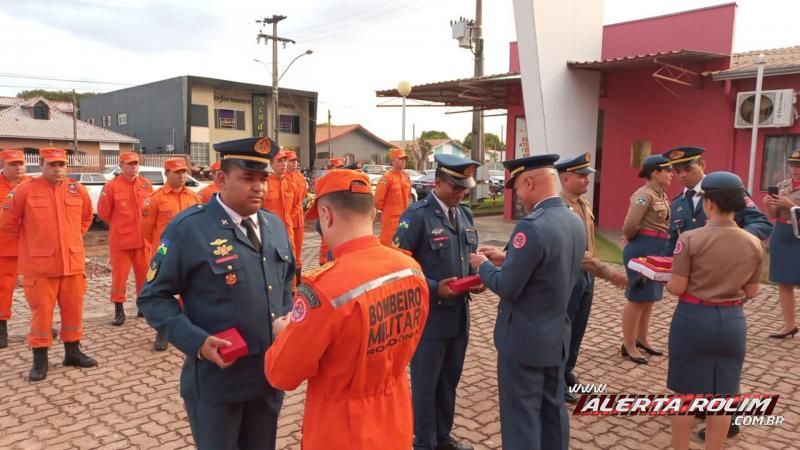 Formatura militar com entregas de medalhas foi realizada no 6° Grupamento de Bombeiros de Rolim de Moura Formatura militar com entregas de medalhas foi realizada no 6° Grupamento de Bombeiros de Rolim de Moura