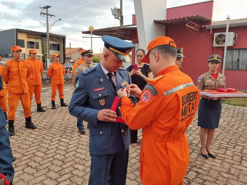 Formatura militar com entregas de medalhas foi realizada no 6° Grupamento de Bombeiros de Rolim de Moura Formatura militar com entregas de medalhas foi realizada no 6° Grupamento de Bombeiros de Rolim de Moura