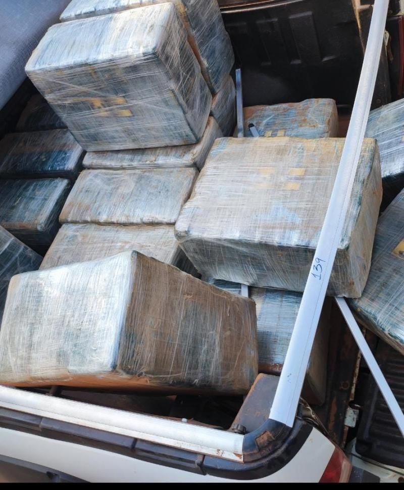 URGENTE - Morador de Rolim de Moura é um dos presos na operação conjunta da PF e PM que apreendeu mais de 500 kg de cocaína, em Alta Floresta do Oeste URGENTE - Morador de Rolim de Moura é um dos presos na operação conjunta da PF e PM que apreendeu mais de 500 kg de cocaína, em Alta Floresta do Oeste
