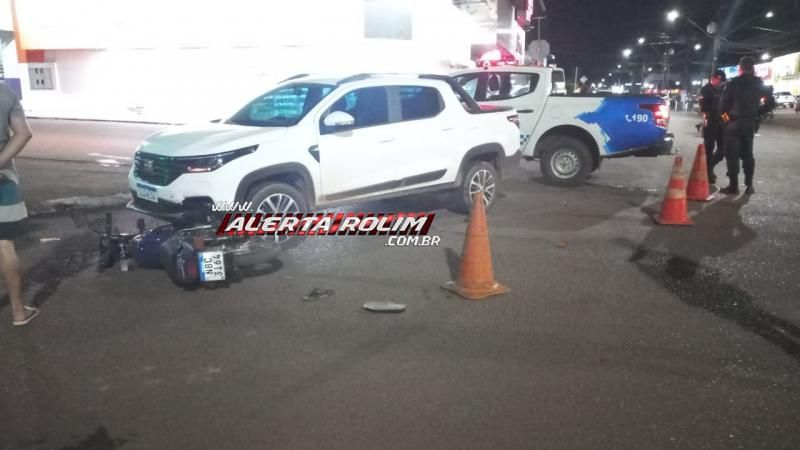 Motociclista fraturou a perna ao ser atingido por carro em Rolim de Moura Motociclista fraturou a perna ao ser atingido por carro em Rolim de Moura