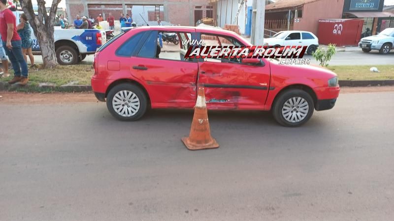 Mulher fraturou braço e perna em acidente de trânsito nesta tarde em Rolim de Moura Mulher fraturou braço e perna em acidente de trânsito nesta tarde em Rolim de Moura